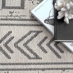 NuLOOM Remington Shaggy Bordered Tribal Medium