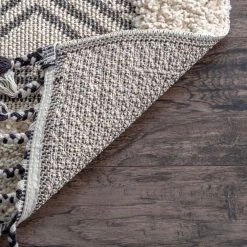 NuLOOM Remington Shaggy Bordered Tribal Medium