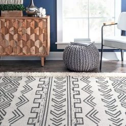 NuLOOM Remington Shaggy Bordered Tribal Medium