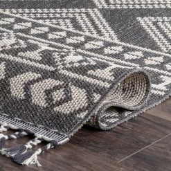 NuLOOM New Arrivals Ryan Banded Tribal Printed Flatweave