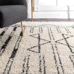 NuLOOM Janna Geometric Striped Tassel Rug