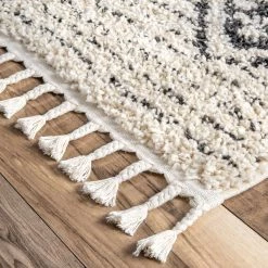 NuLOOM Janna Geometric Striped Tassel Rug