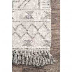 NuLOOM Tammie Tassel Rug