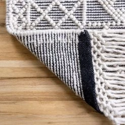 NuLOOM Tenley Hand Woven Wool Transitional Tassels