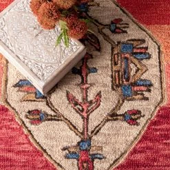 NuLOOM Medium Kaliyah Ivied Gemstone Medallion