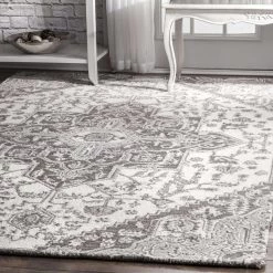 NuLOOM New Arrivals Handmade Dewitt Floral Rug