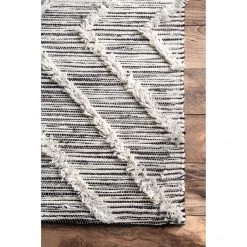 NuLOOM Hand Woven Diamond Jenna