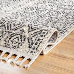 NuLOOM Chenoa Striped Tribal Tassel