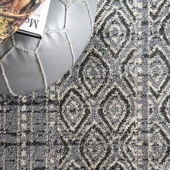 NuLOOM Chenoa Striped Tribal Tassel