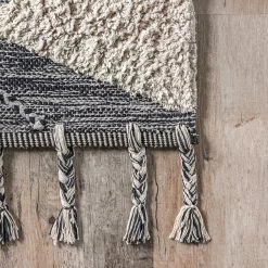 NuLOOM Gwen Hand Woven Cotton High Low Shaggy Tassel Area Rug