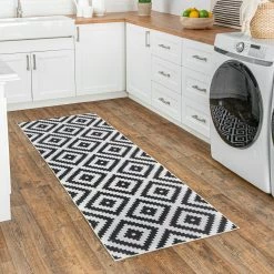 NuLOOM New Arrivals Kellee Machine Washable Modern Diamonds Area Rug