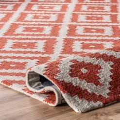 NuLOOM Hand Tufted Kellee Area Rug