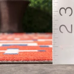 NuLOOM Lani Aztec Indoor/Outdoor Area Rug