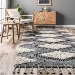 NuLOOM Gwen Hand Woven Cotton High Low Shaggy Tassel Area Rug