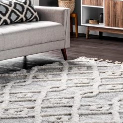 NuLOOM Sandra Diamond Trellis High Low Shaggy Tassel Area Rug