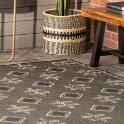 NuLOOM New Arrivals Dana Aztec Emblem Indoor/Outdoor Area Rug