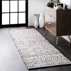NuLOOM Natosha Indoor/Outdoor Chevron Striped Area Rug