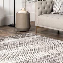 NuLOOM Kimberly Transitional Moroccan Banded Area Rug