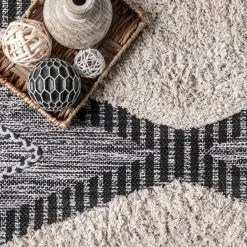 NuLOOM Gwen Hand Woven Cotton High Low Shaggy Tassel Area Rug