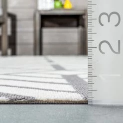 NuLOOM New Arrivals Tiffany Contemporary Diamond Indoor/Outdoor Area Rug