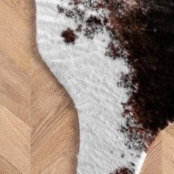 NuLOOM Halina Faux Cowhide