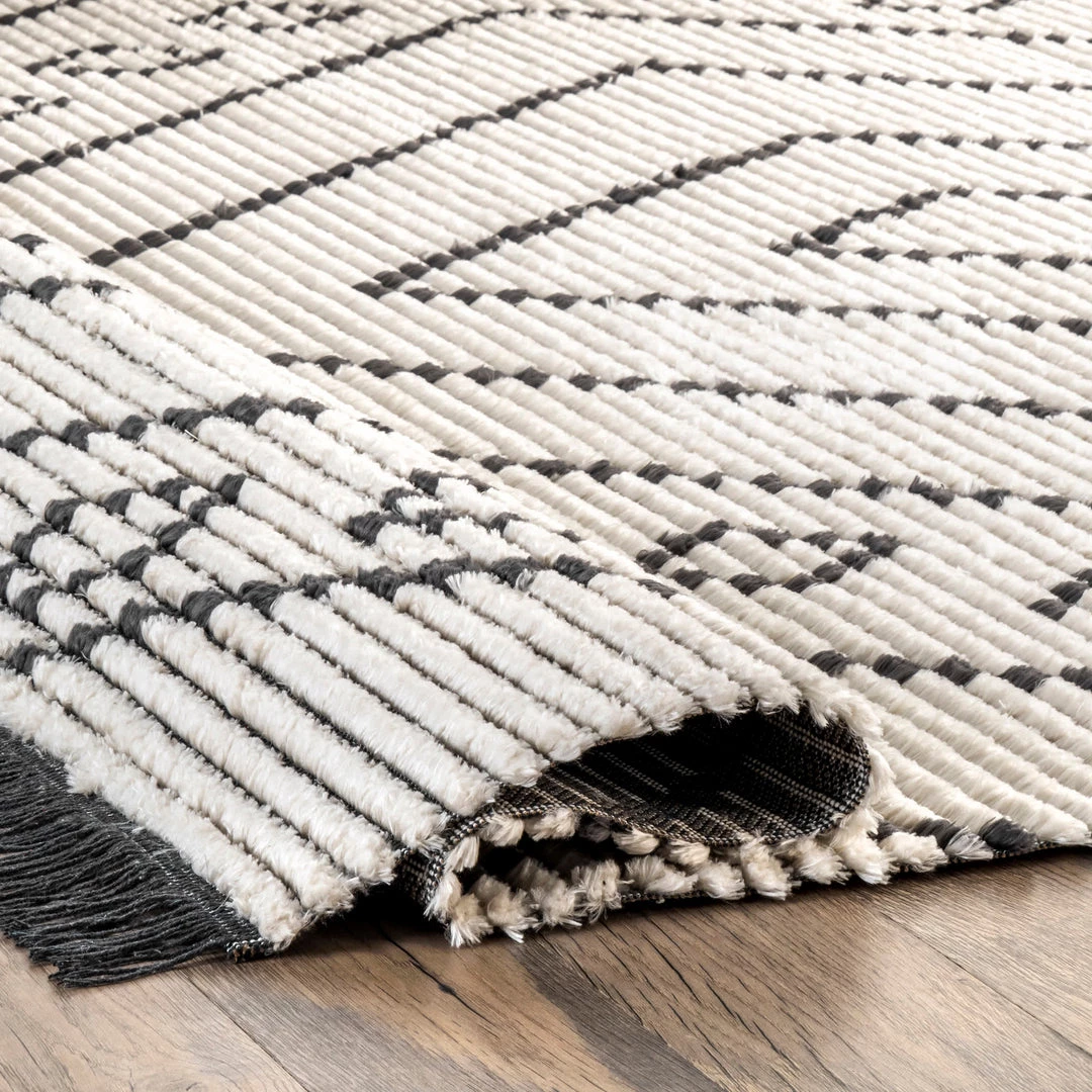 NuLOOM New Arrivals Lara Diamond Fringed Area Rug 4 NuLOOM New Arrivals Lara Diamond Fringed Area Rug