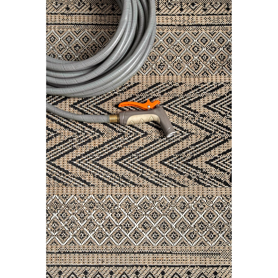 NuLOOM New Arrivals Indoor/Outdoor Modern Aztec Nicki Area Rug 5 NuLOOM New Arrivals Indoor/Outdoor Modern Aztec Nicki Area Rug