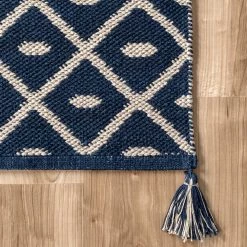 NuLOOM Quinn Flatweave Corner Tassel Area Rug