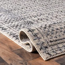 NuLOOM Elodie Distressed Diamonds Area Rug