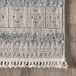 NuLOOM Roselia Transitional Lined Tasseled Area Rug