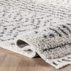 NuLOOM Sophie Moroccan Demarche Tassel Rug