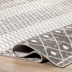 NuLOOM Kimberly Transitional Moroccan Banded Area Rug