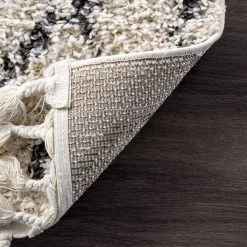 NuLOOM Nieves Moroccan Diamond Tassel Area Rug 22 NuLOOM Nieves Moroccan Diamond Tassel Area Rug