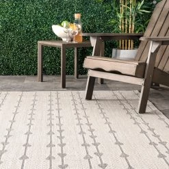 NuLOOM Kiernan Vertical Teardrop Stripe Indoor/Outdoor Area Rug 32 NuLOOM Kiernan Vertical Teardrop Stripe Indoor/Outdoor Area Rug