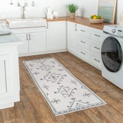 NuLOOM Persian Charm Washable Area Rug