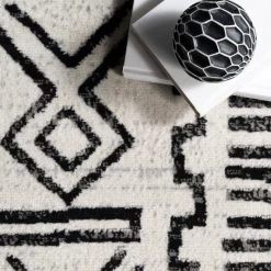 NuLOOM Alisa Tribal Area Rug New Arrivals