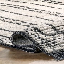 NuLOOM Caroline Tribal Stripe Soft Shag Fringe Area Rug