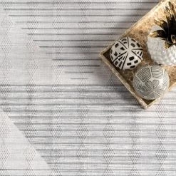 NuLOOM Rayna Washable Triangle Area Rug New Arrivals