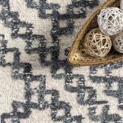 NuLOOM Krystal Wool Geometric Diamond Area Rug