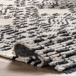 NuLOOM New Arrivals Celia Soft Shag Abstract Aztec Fringe Area Rug