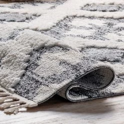 NuLOOM Amalia Southwestern High Low Shaggy Tassel Area Rug New Arrivals