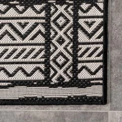 NuLOOM Abbey Tribal Striped Indoor/Outdoor Area Rug