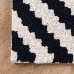 NuLOOM Hand Tufted Kellee Area Rug