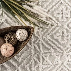 NuLOOM Madisyn Hand Hooked Wool Diamonds High Low Textured Area Rug