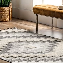 NuLOOM Ellie Textured Diamond Aztec Tassel Area Rug