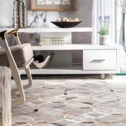 NuLOOM Handmade Cowhide Chanda Area Rug