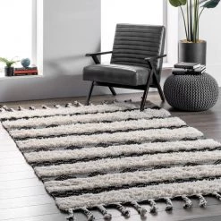NuLOOM Handmade Striped Delia Shag Area Rug