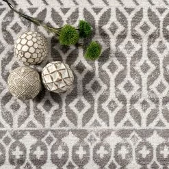 NuLOOM Kimberly Transitional Moroccan Banded Area Rug