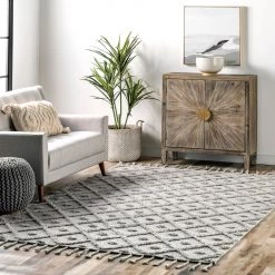 NuLOOM Hand Loomed Trellis Tassel Jinny Area Rug