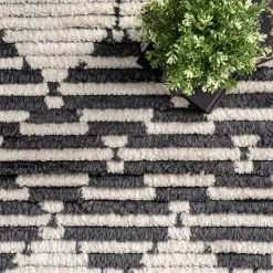 NuLOOM New Arrivals Rubena Soft Shag Diamond Trellis Fringe Area Rug